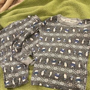 Hanna Andersson Gray Snowflake Penguin Pajama Top and Bottoms